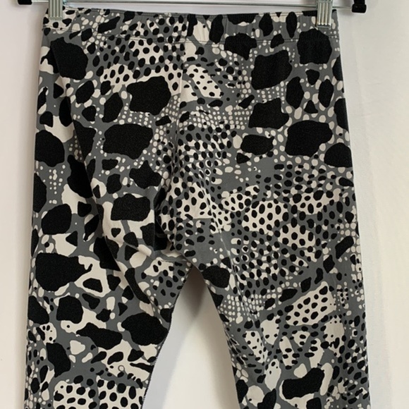 Nike Black, Grey & White Splotchy Print Leggings - Picture 6 of 7